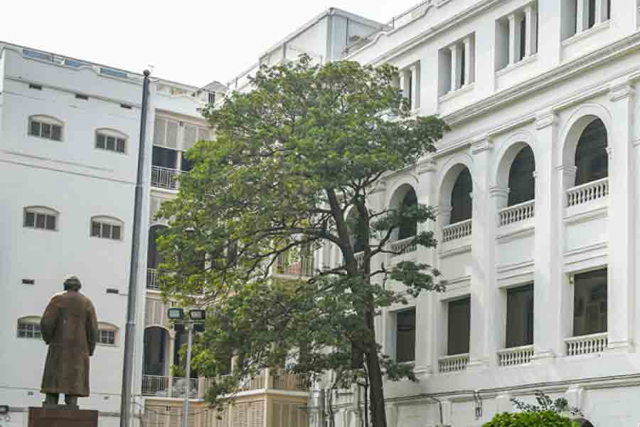 Four old lectures of Rameshchandra Majumdar have been published by Calcutta University Press