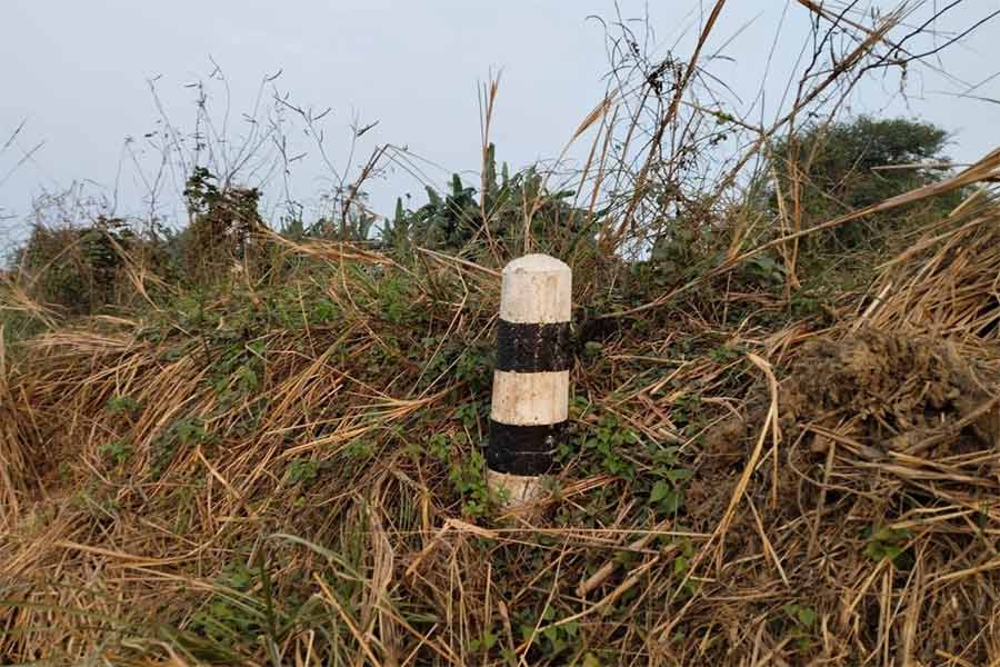 Local Residents angry on Administration for not restarting the bridge construction work over Bhagirathi river at Kalna