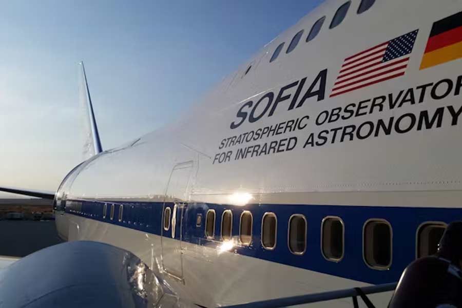 NASA discovered water in Moon through SOFIA know about flying astronomical observatory 