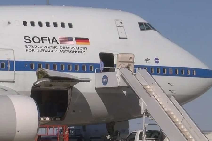 NASA discovered water in Moon through SOFIA know about flying astronomical observatory 