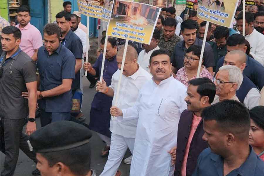 Opposition leader joins BJP rally in Naihati