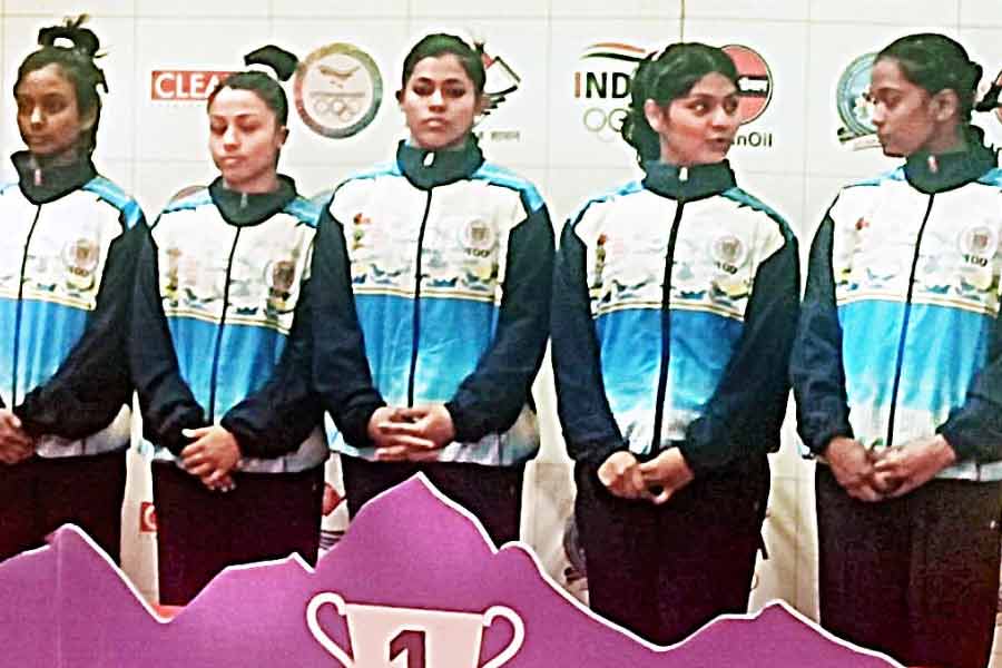 চ‌্যাম্পিয়ন: জিমন‌্যাস্টিক্সে সোনা জয় বাংলার মেয়েদের। 