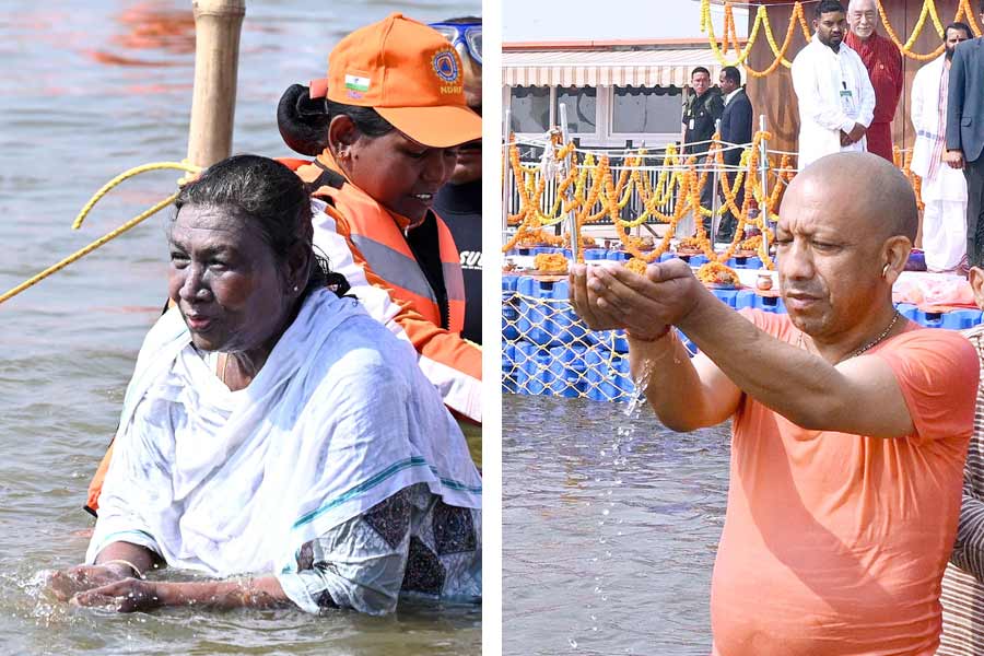 President Droupadi Murmu takes holy dip at Maha Kumbh in Prayagraj dgtl