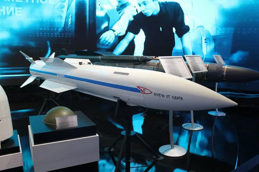 Russia offers advanced R 37M missile to India with local production license 