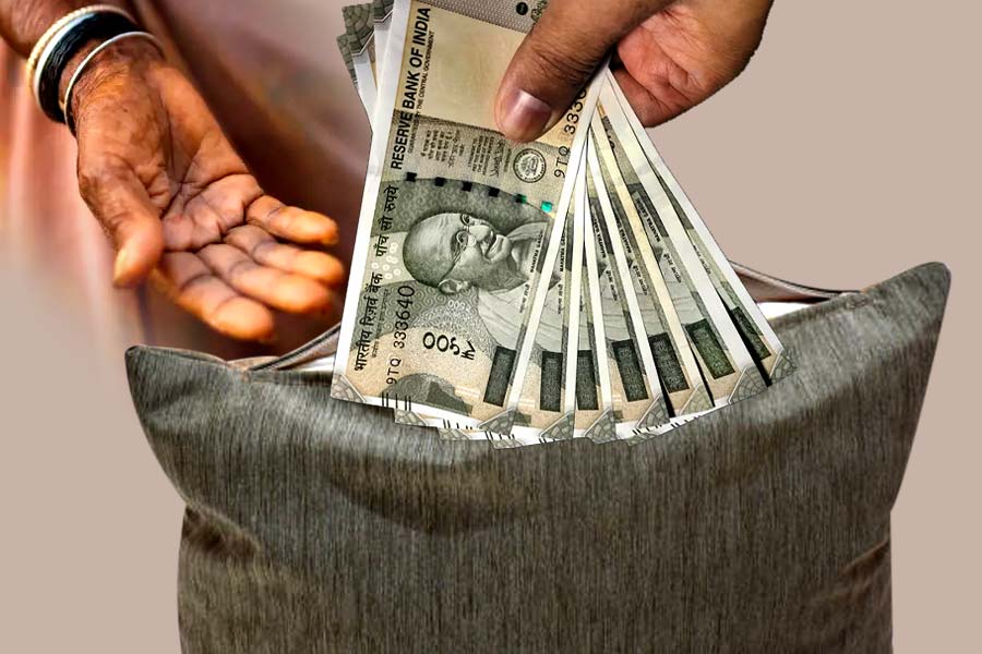 After the death of a beggar, 2 lakh rupees found from his house! Donations will be made to the mosque, said Murshidabad family dgtld