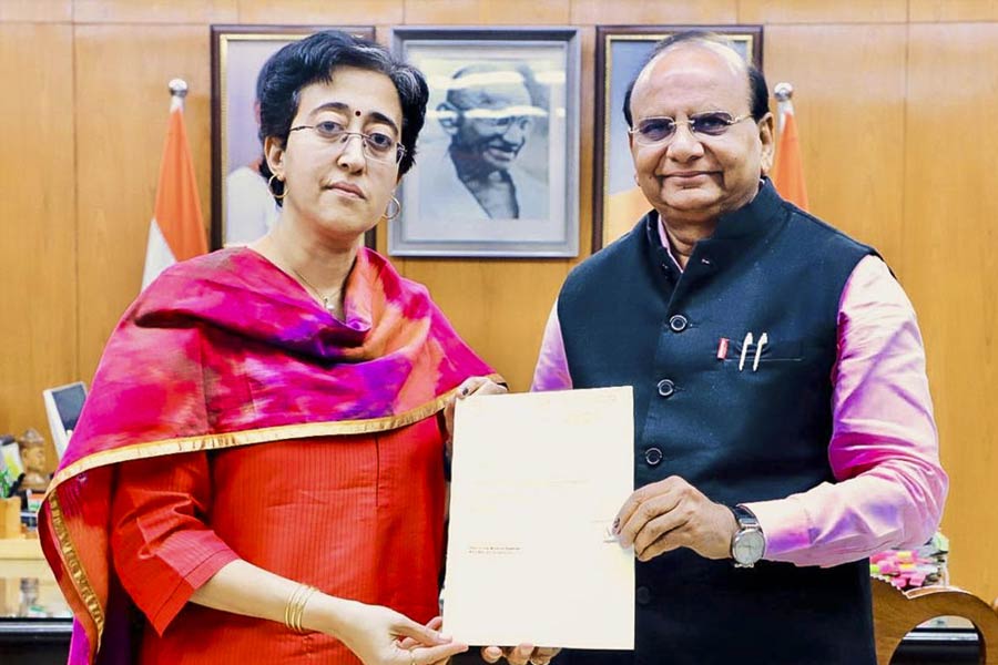 Cursed by Yamuna L-G told CM Atishi while accepting her resignation dgtl