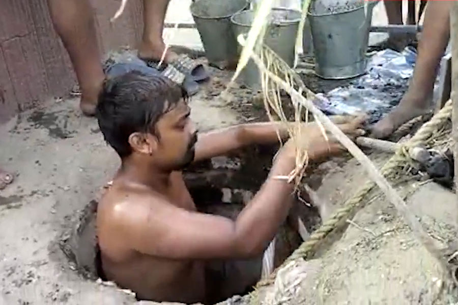 Supreme Court bans manual scavenging: life of a sewer worker in Kolkata dgtl