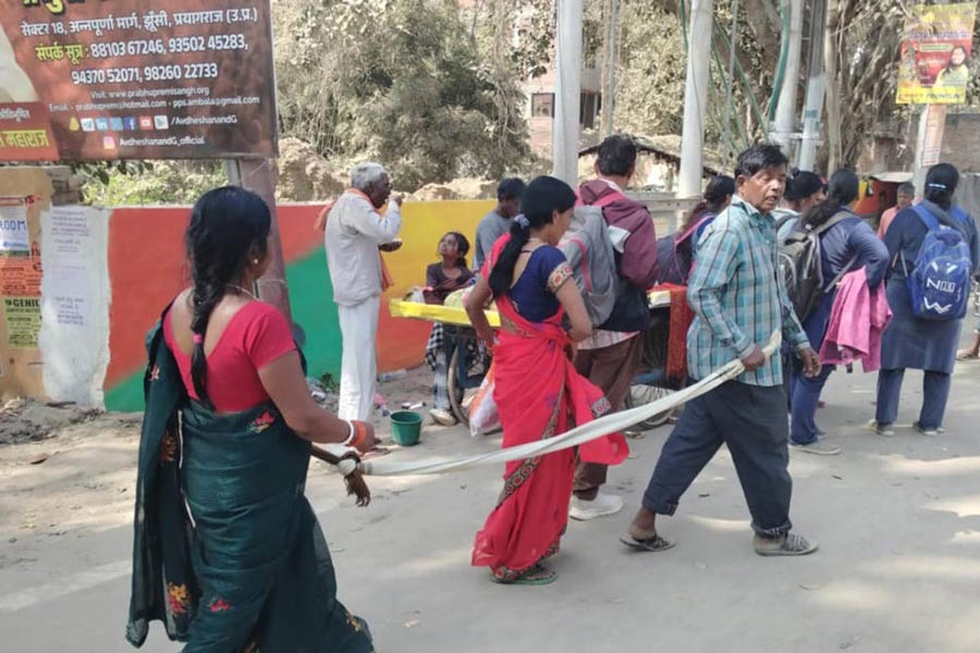 Huge crowds and traffic congestion were seen due to Maha Kumbh Mela