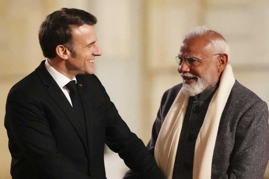 PM Narendra Modi meets Emmanuel Macron in Parris and attends dinner with US Vice President dgtl