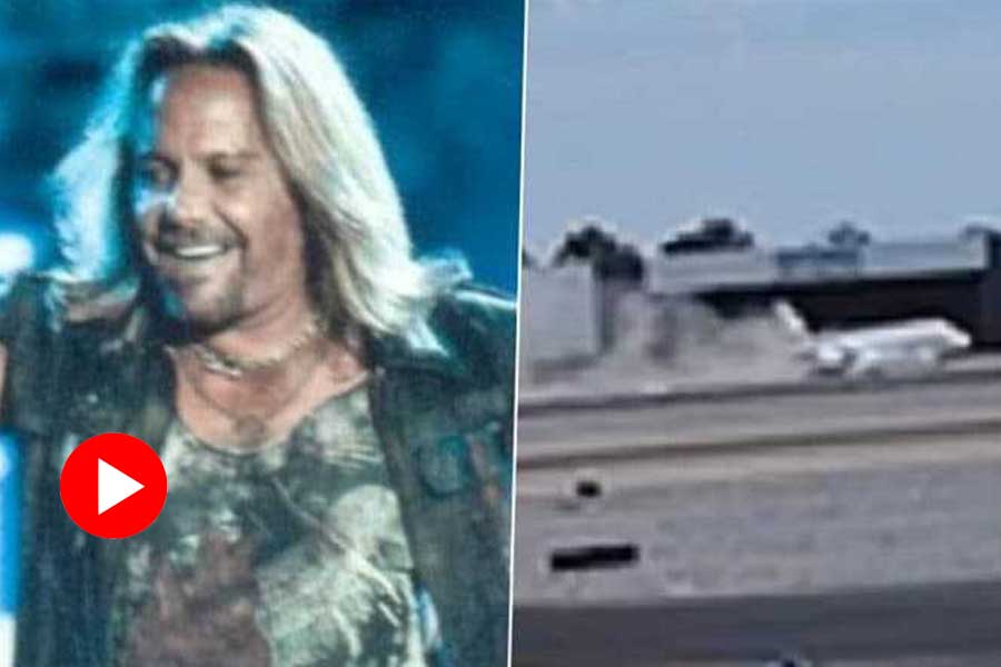 Americal Band Motley Crue vocalist Vince Neil’s jet veers off at runway, video goes viral dgtl