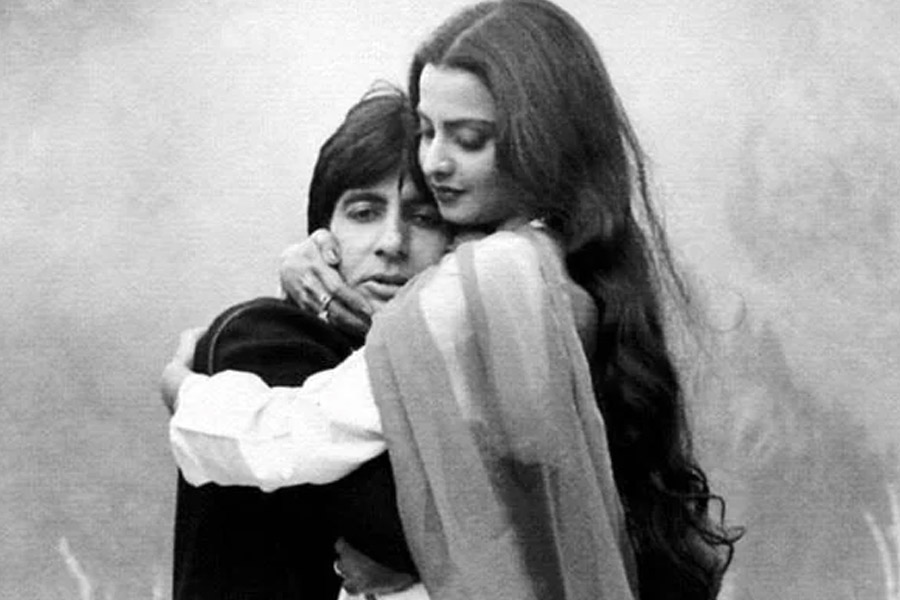 These films of Amitabh Bachchan and Rekha were never released