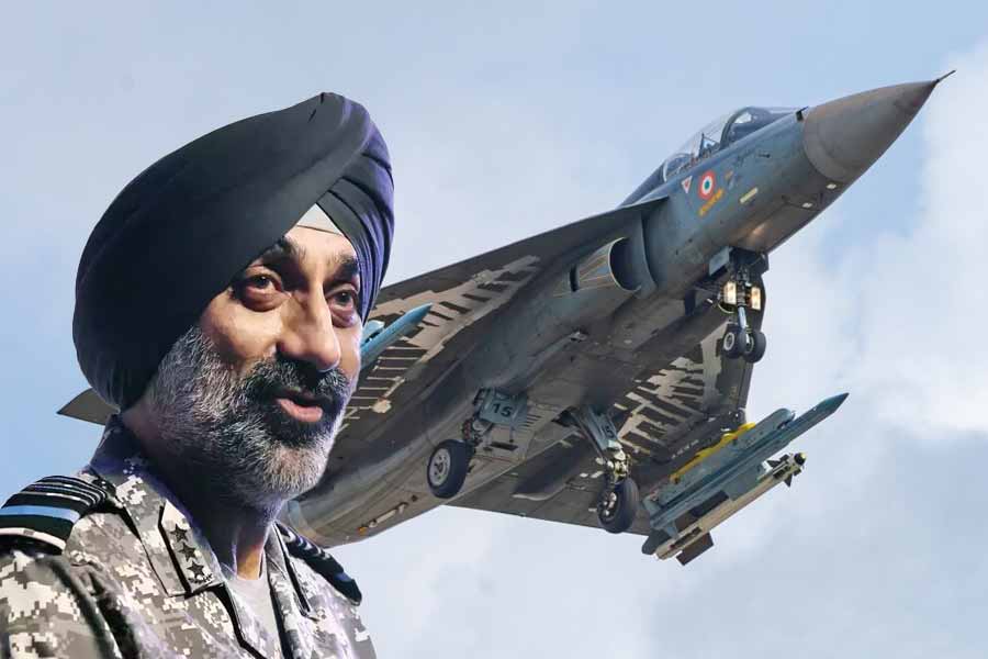 Tejas Fighter Aircraft | HAL explains delay in Tejas delivery after air chief's rebuke dgtl - Anandabazar