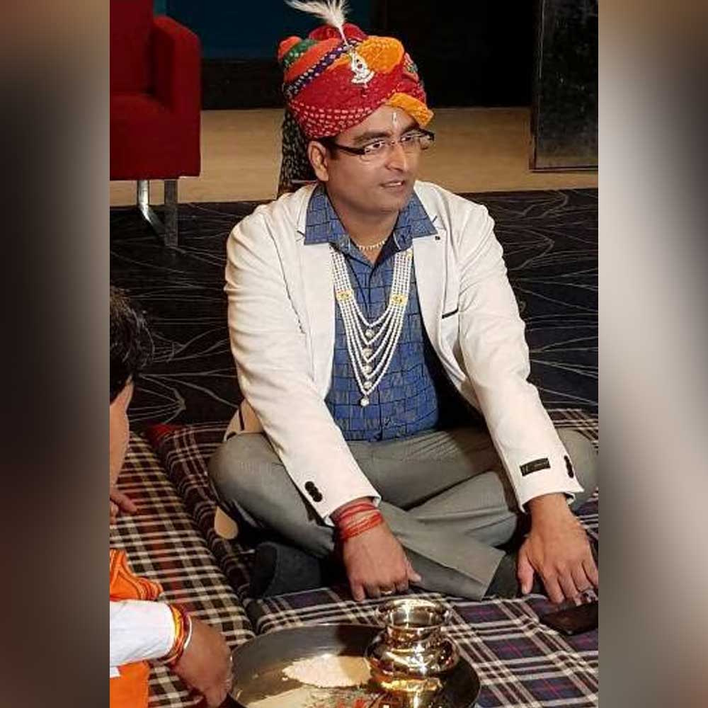 IAS officer married woman who came with a complaint and they fell in love