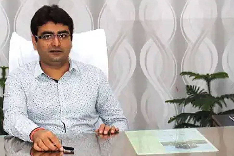 IAS officer married woman who came with a complaint and they fell in love