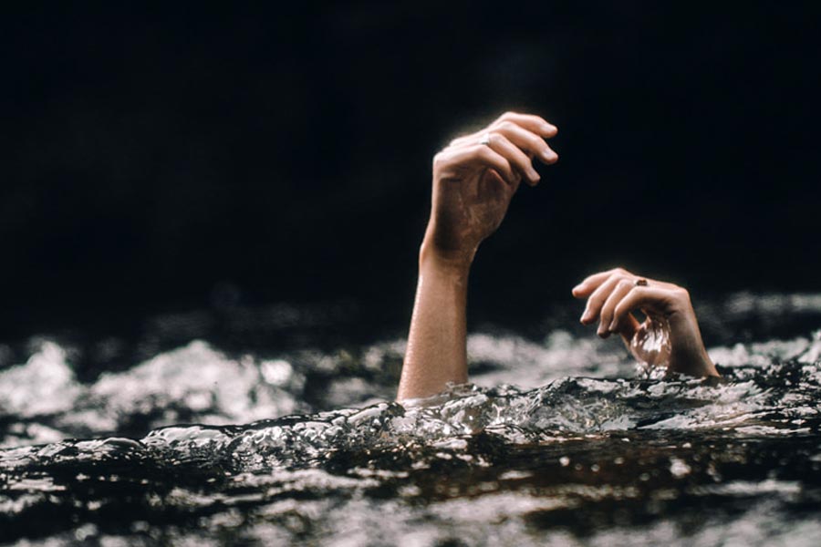 Woman found dead in Bengaluru lake boyfriend claims honour killing dgtl