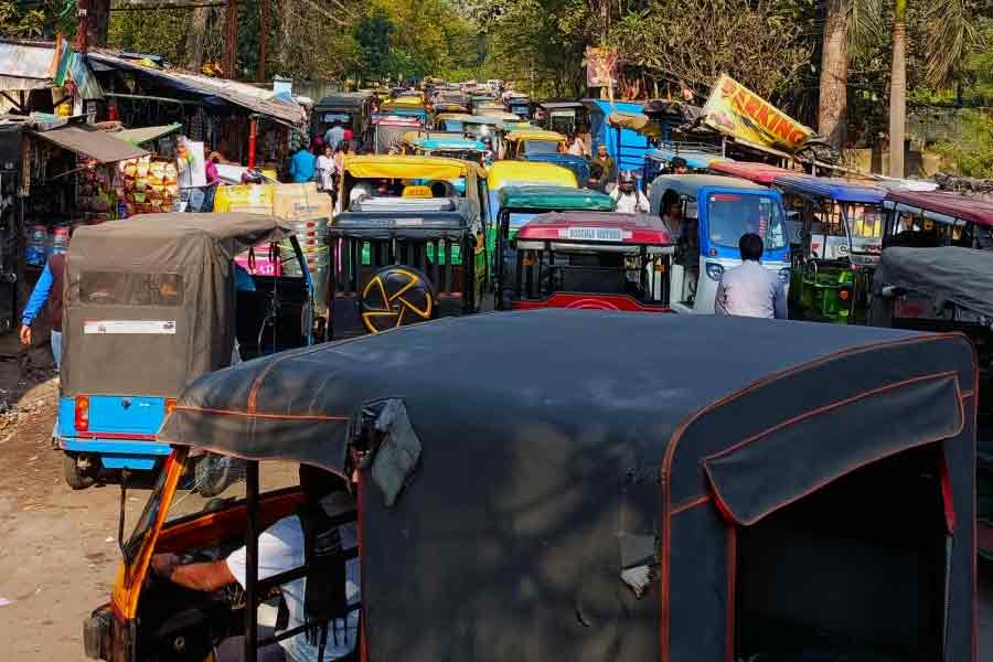 Unnecessary totos and autos on the streets are causing multiple problems, which are major challenges for law and order