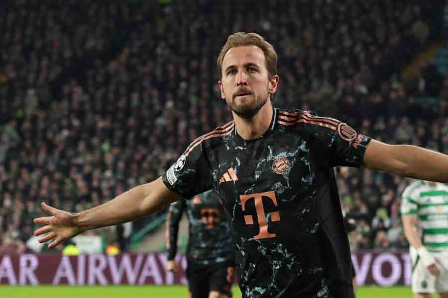 Bayern Munich progressed to the last sixteen of the Champions League