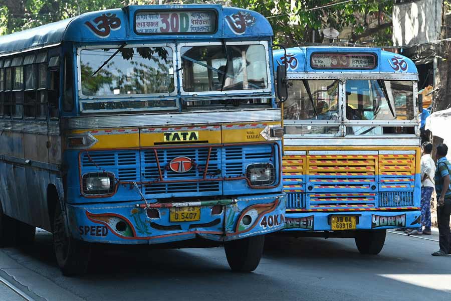 Transport traders are worried about the central government's draft proposal to double the tax on vehicle approvals that have expired more than 15-20 years dgtl