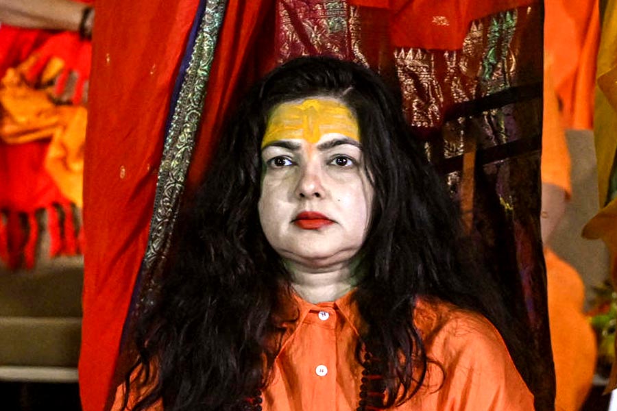 Mamta Kulkarni rejoins kinnar akhada 3 days after resigning dgtl