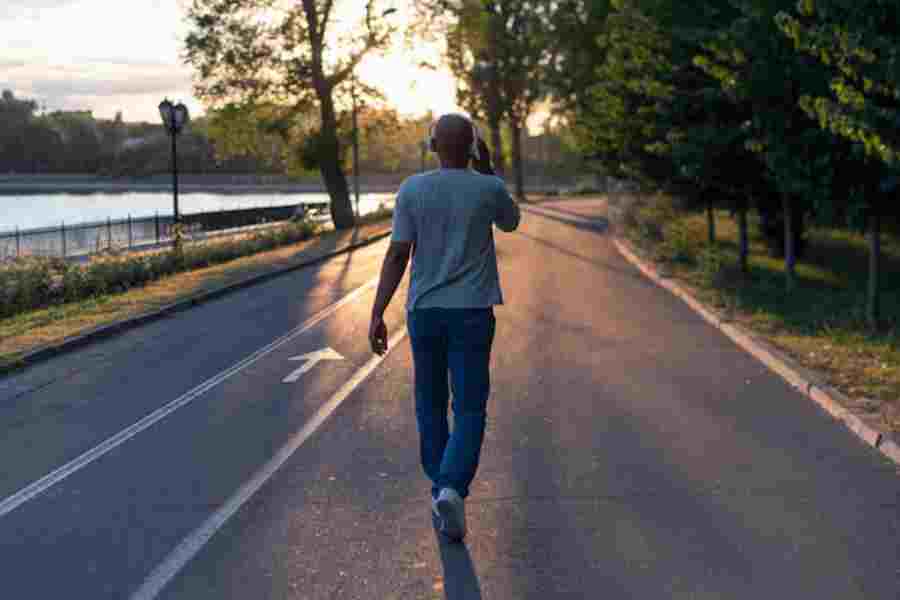 Study reveals Fast Walkers Feel More Stressed Than Slow Walkers