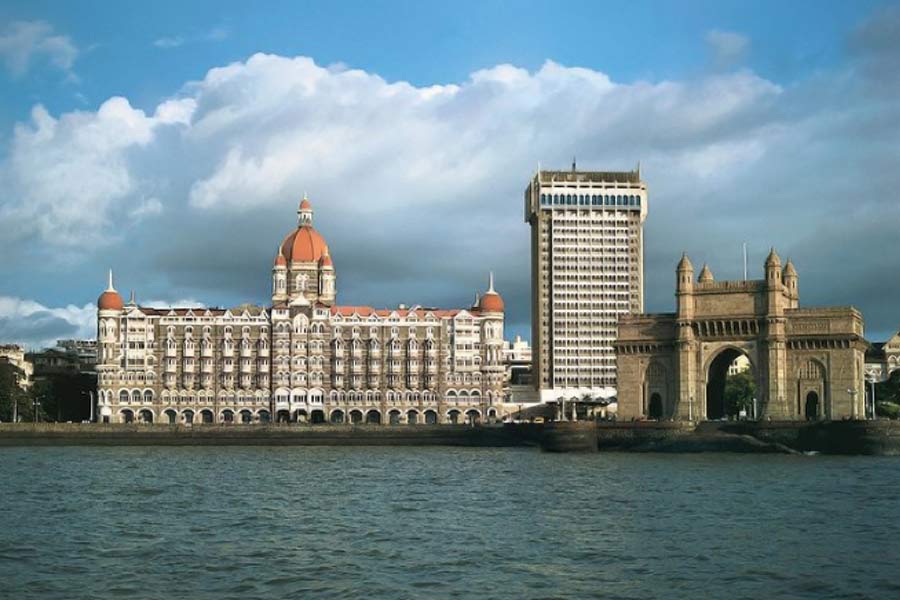  লস্কর ছাড়াও ইন্ডিয়ান মুজ়াহিদিন জঙ্গি গোষ্ঠীর সঙ্গে যোগাযোগ ছিল তাহাউরের। ভারতে নাশকতা ছড়িয়ে দিতে এই সংগঠনের সন্ত্রাসীদেরও কাজে লাগান তিনি। তদন্তকারীদের দাবি, হামলার আগে সংযুক্ত আরব আমিরশাহির দুবাই থেকে মুম্বই আসেন রানা। বাণিজ্যনগরীতে অন্তত ১০ দিন ছিলেন তিনি।