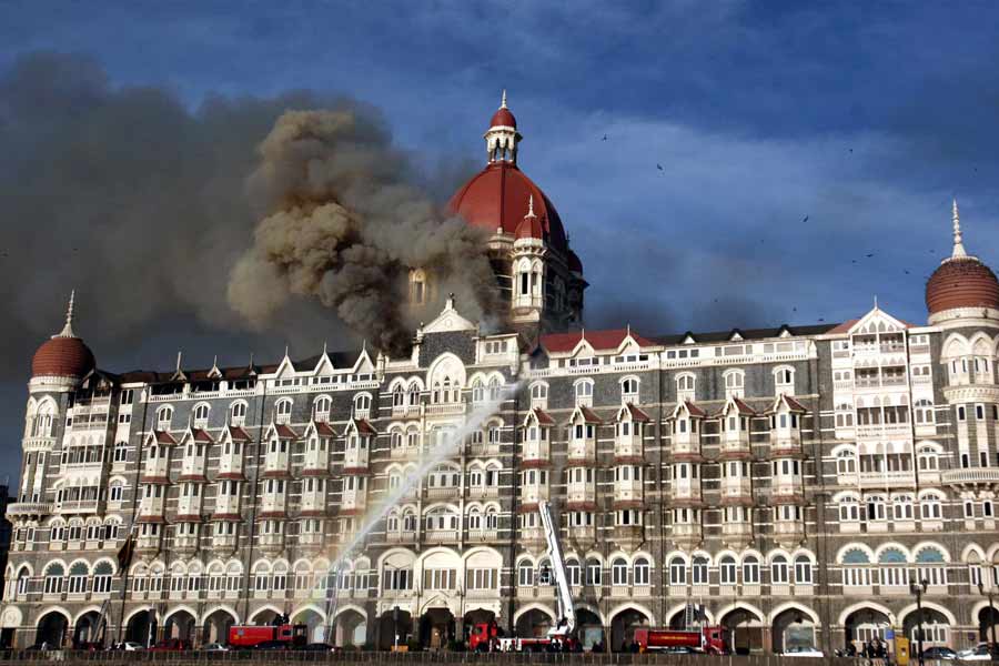 ২০২৩ সালে আদালতে তাহাউর রানার নামে ৪০০ পাতার চার্জশিট জমা দেয় মুম্বই পুলিশ। ২৬/১১ মামলার এটি ছিল চতুর্থ চার্জশিট। সেখানে সন্ত্রাস হামলার পরিকল্পনায় কী ভাবে এই পাক জঙ্গি জড়িত ছিলেন, তা বিস্তারিত ভাবে তুলে ধরেন তদন্তকারীরা।