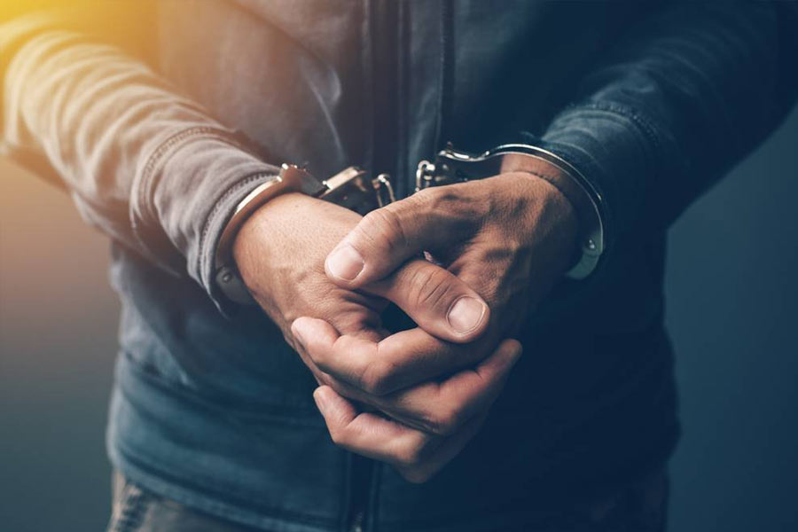 শিকাগোর ও’হেয়ার আন্তর্জাতিক বিমানবন্দরে রানার সঙ্গেই গ্রেফতার হন হেডলি। তাঁকে ৩৫ বছরের কারাদণ্ডের সাজা শুনিয়েছে আমেরিকার ফেডারেল আদালত। হেডলির বিরুদ্ধে রায় ঘোষণার তারিখটি ছিল ২০১৩ সালের ২৪ জানুয়ারি। মুম্বই ছাড়াও ডেনমার্কের রাজধানী কোপেনহেগেনে সন্ত্রাসবাদী কাজের সঙ্গে জড়িত থাকার অভিযোগ রয়েছে পাক বংশোদ্ভূত এই মার্কিন নাগরিকের বিরুদ্ধে।