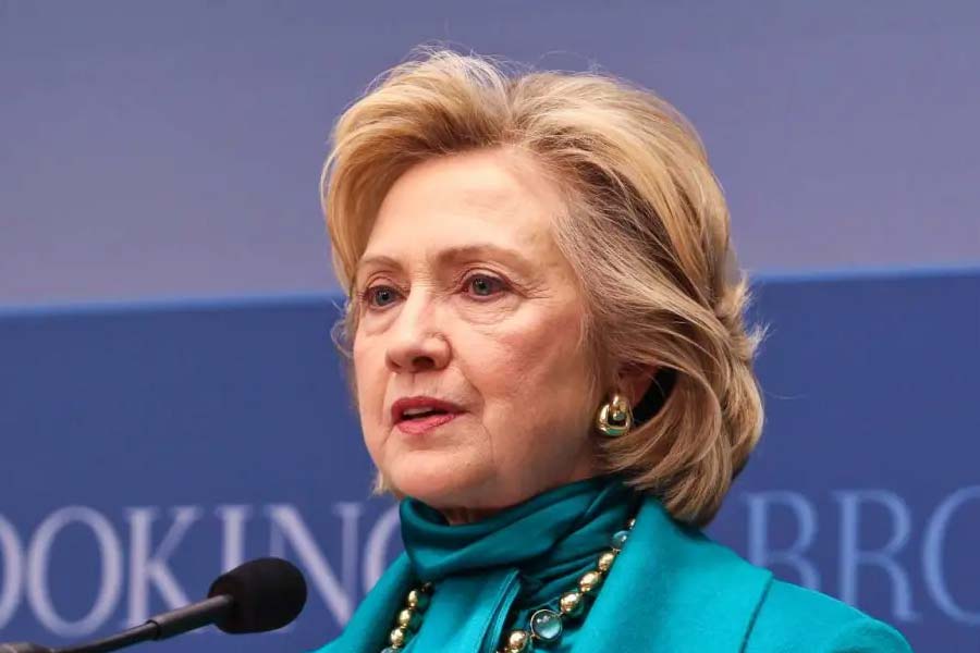 ওবামার শাসনকালে নিউ জ়িল্যান্ড সফরে যান তৎকালীন মার্কিন বিদেশ সচিব হিলারি ক্লিন্টন। এতে দুই দেশের বরফ অনেকটাই গলেছিল। প্রশান্ত মহাসাগরীয় এলাকার দেশগুলির সঙ্গে সম্পর্ক মজবুত করা এবং সহযোগিতা বৃদ্ধি করতে নতুন নীতি গ্রহণ করেন প্রেসিডেন্ট ওবামা। এতে আখেরে লাভবান হয়েছিল ওয়াশিংটন।