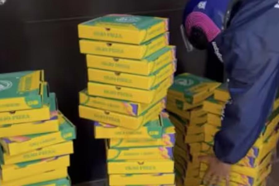 Woman sent 100 pizzas to her ex-boyfriend's house to take revenge dgtl