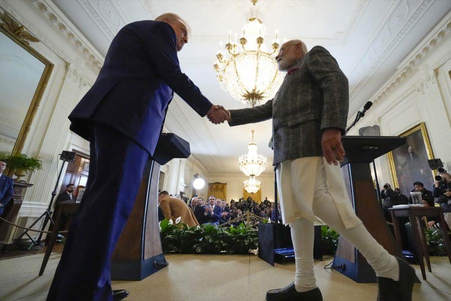 আর তাই আইমেক প্রকল্পের কাজ দ্রুত শেষ হওয়ার সম্ভাবনা কম বলেই মনে করছেন আর্থিক বিশ্লেষকেরা। তবে আংশিক ভাবে ভারত থেকে সংযুক্ত আরব আমিরশাহি এবং সৌদি আরবের মধ্যে চালু হতে পারে এই আর্থিক বারান্দা। তাতেও পশ্চিম এশিয়ায় বাণিজ্যের ক্ষেত্রে বিকল্প রাস্তা পাবে নয়াদিল্লি।