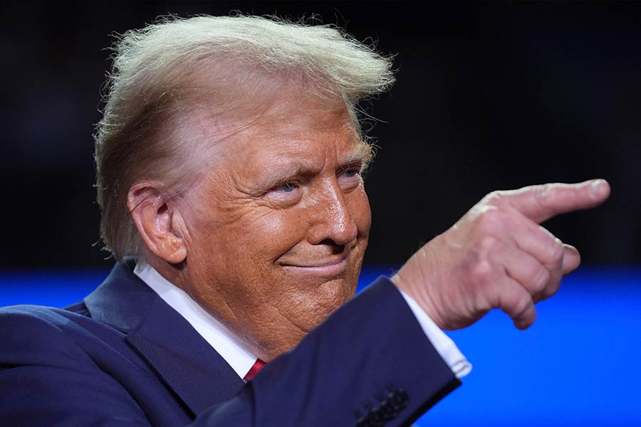 কিন্তু মুক্ত বাণিজ্য মেনে নেওয়ার ক্ষেত্রে বিকাশশীল বা উন্নয়নশীল দেশগুলির সমস্যা রয়েছে। এই রাষ্ট্রগুলির পক্ষে শিল্পোন্নত দেশের পণ্যের সঙ্গে প্রতিযোগিতায় নামা সম্ভব নয়। মুক্ত ও অবাধ বাণিজ্য থাকলে সেখানকার বাজার কিছু দিনের মধ্যেই পুরোপুরি চলে যাবে দুনিয়ার মুষ্টিমেয় কয়েকটি দেশের কব্জায়। এই কথা মাথায় রেখেই পরবর্তী কালে বিশ্ব বাণিজ্যের নিয়ম তৈরি করা হয়।