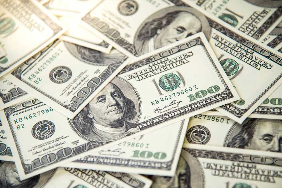 অন্য দিকে ঘরোয়া বাজারে মার্কিন পণ্য সস্তা হওয়ার সম্ভাবনা রয়েছে। তবে সে ক্ষেত্রে ডলারের তুলনায় আরও দুর্বল হতে পারে টাকা। আবার এর ফলে দীর্ঘ মেয়াদে লাভবান হতে পারে দেশের অর্থনীতি। কারণ এর ফলে ওয়াশিংটনের সঙ্গে বাড়বে নয়াদিল্লির ঘনিষ্ঠতা, যা ২০৪৭ সালের মধ্যে ভারতকে উন্নত অর্থনীতির দেশে পরিণত হতে সাহায্য করবে।