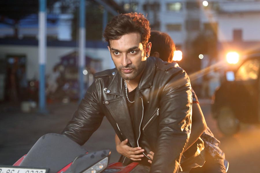 ‘বাবু সোনা’ ছবিতে একটি দৃশ্যে জীতু কমল। 