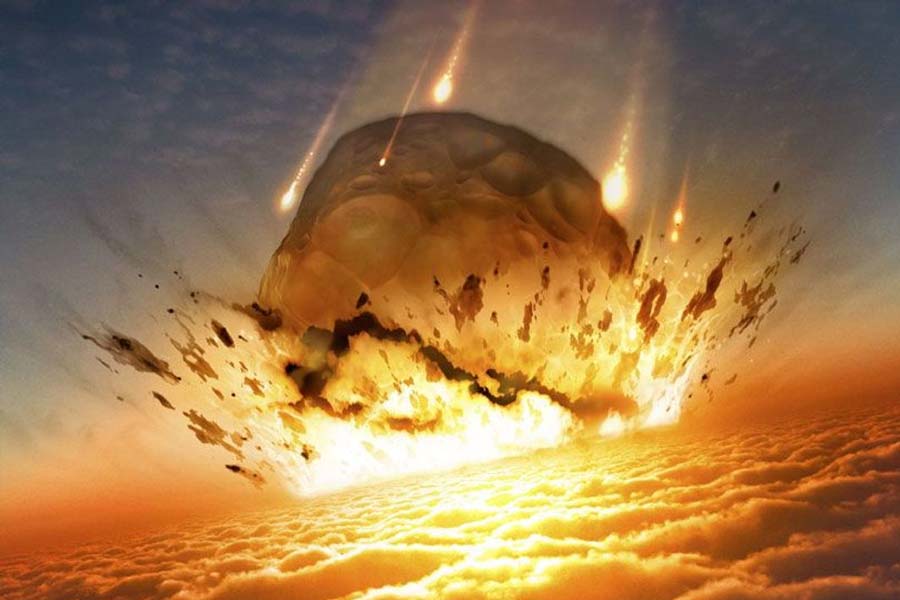 নিউটন জানিয়েছিলেন, এর আগেও পৃথিবীর ধ্বংসের সম্ভাবনা রয়েছে। জ্যোতির্বিজ্ঞানীদের একাংশের দাবি, ওয়াইআর৪ ২০২৪ গ্রহাণু, যা ‘সিটি কিলার’ নামে অধিক পরিচিত, তার সঙ্গে পৃথিবীর সংঘর্ষ ঘটে, সে ক্ষেত্রে পৃথিবীর আয়ু আরও তাড়াতাড়ি ফুরিয়ে যেতে পারে।