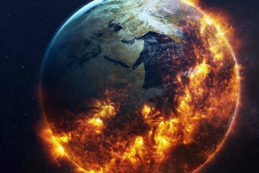 আজ থেকে মাত্র সাত বছরের মাথায়, অর্থাৎ ২০৩২ সালে ‘সিটি কিলার’-এর সঙ্গে পৃথিবীর সংঘর্ষ ঘটতে পারে। শুধু পৃথিবী নয়, এই সংঘর্ষের ফলে পুড়তে পারে পৃথিবীর উপগ্রহ চাঁদও।