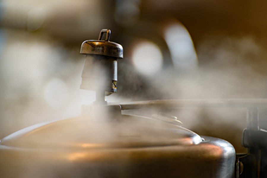 Does cooking food in pressure cooker destroy the nutrients dgtl