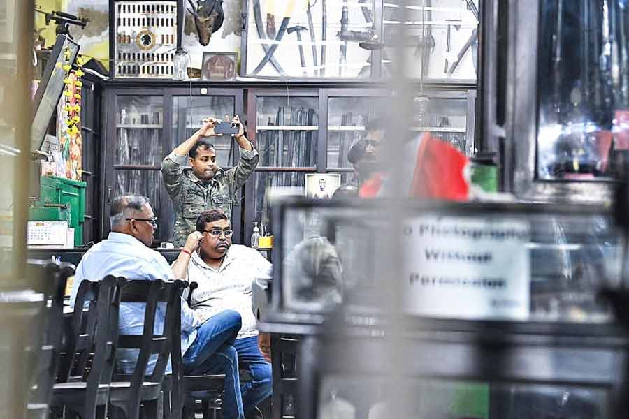 বাংলাদেশি মহিলার সঙ্গে সম্পর্কের জড়িয়েই স্বামী অস্ত্র ব্যবসায় নামেন! দাবি কার্তুজকাণ্ডে ধৃতের স্ত্রীর