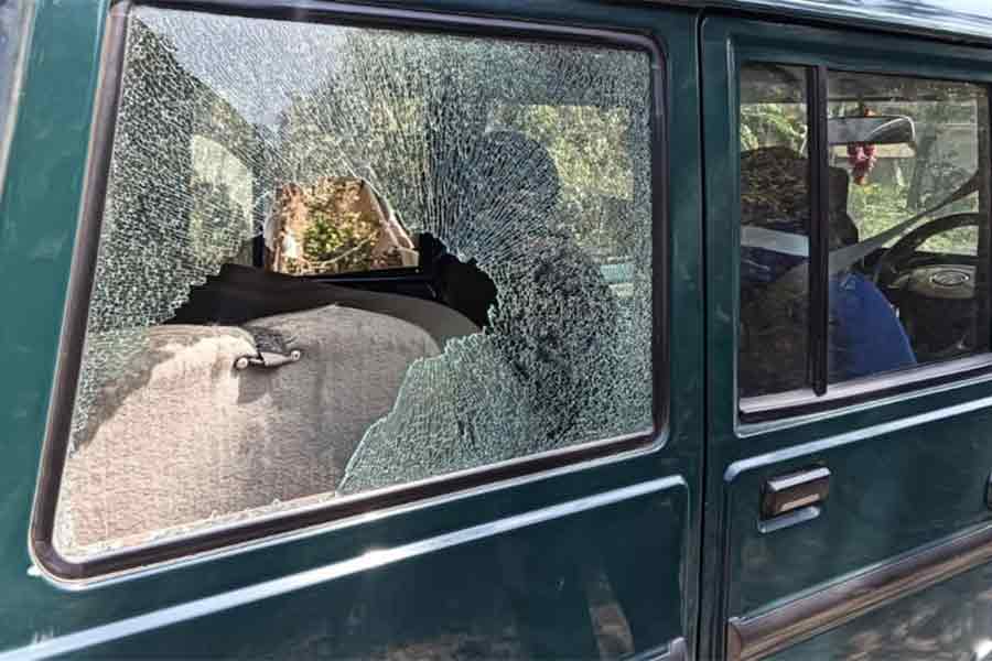 BSF Vehicles was vandliazed when they tried to recover some illegal syrup at Krishnanagar