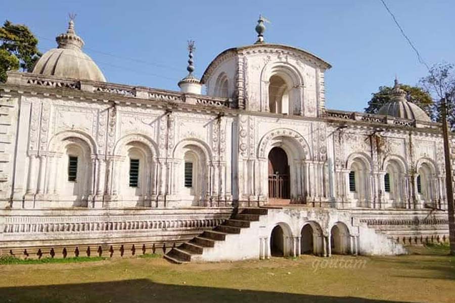 বেড়ানোর সঙ্গে রাজকীয় দিন যাপনের সুযোগও মিলবে, সপ্তাহশেষে ভ্রমণের জন্য জেনে নিন তিন ঠিকানা। ছবিটি পঁচেটগড় রাজবাড়ির।