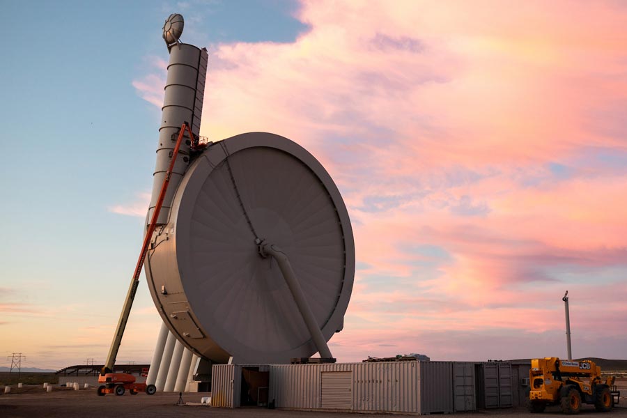 রকেটের মতো স্পিনলঞ্চের এই যন্ত্রে প্রয়োজন হচ্ছে না কোনও জ্বালানির। ক্যাটাপল্ট পুরোপুরি বিদ্যুৎচালিত হওয়ায় এতে পরিবেশের ক্ষতি হওয়ার কোনও আশঙ্কা নেই। ক্যালিফোর্নিয়ায় স্টার্ট আপ সংস্থাটি শুধু মুখেই যে একাধিক দাবি করেছে এমনটা নয়। ইতিমধ্যেই বেশ কয়েকটি পরীক্ষামূলক সফল উৎক্ষেপণও সেরে ফেলেছে স্পিনলঞ্চ।