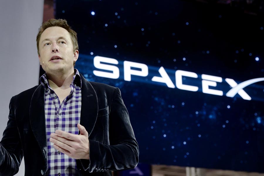 অন্তরীক্ষে কৃত্রিম উপগ্রহ পাঠিয়ে আমজনতার একেবারে বাড়িতে সরাসরি ইন্টারনেট পরিষেবা পৌঁছে দিচ্ছে মাস্কের সংস্থা। কিন্তু উৎক্ষেপণ খরচসাপেক্ষ হওয়ায় এর জন্য আমজনতার পকেট থেকে খসছে অনেকটাই বেশি টাকা। বিশ্লেষকদের দাবি, স্পিনলঞ্চের ক্যাটাপল্ট পুরোপুরি সাফল্য পেলে মাস্কের ব্যবসায় থাবা বসানোর সুযোগ চলে আসবে জোনাথনের কাছে। উৎক্ষেপণ ব্যয়বহুল না হওয়ায় অনেক সস্তা দরে ইন্টারনেট পরিষেবা দিতে পারবেন তিনি। ফলে গ্রাহকদের বড় অংশই মাস্কের কোম্পানির থেকে মুখ ফেরাবেন বলে মনে করা হচ্ছে।