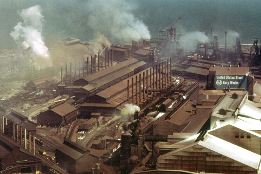 উচ্চ হারে শুল্কের জন্য ইস্পাতের আমদানি হ্রাস পাওয়ায় এর দাম খুচরো বাজারে হু হু করে বাড়তে শুরু করে। ফলে মার্কিন ভোক্তাদের পকেট থেকে দিতে হয়েছিল অতিরিক্ত ন’লক্ষ ডলার। ফলে মাত্র দু’বছরের ব্যবধানে ইস্পাতের উপর শুল্ক তুলে নিতে প্রেসিডেন্টের ‘শ্বেত প্রাসাদ’-এ (পড়ুন হোয়াইট হাউস) এসেছিল এক লাখের বেশি অনুরোধ। আর সেগুলি পাঠিয়েছিলেন সে দেশের বড়-মেজো-ছোট শিল্পপতিরা।