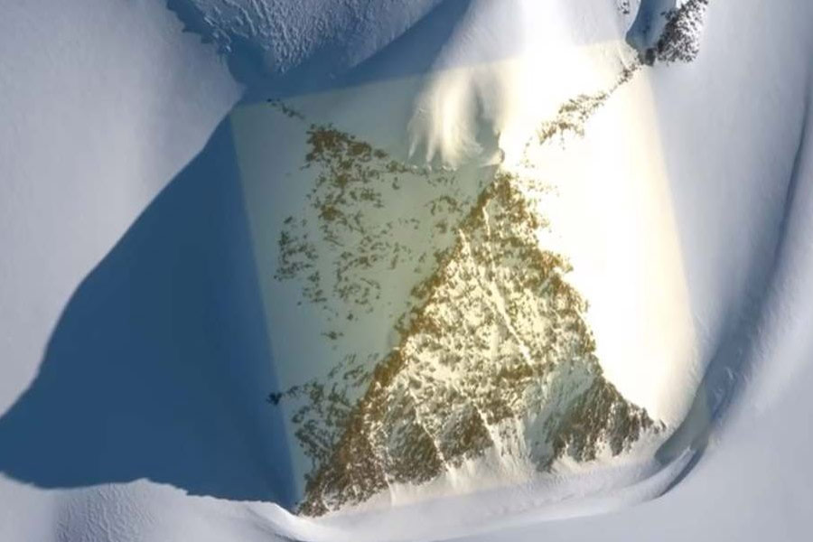 এ ব্যাপারে সবচেয়ে জোরালো যুক্তি দিয়েছেন ক্যালিফোর্নিয়া বিশ্ববিদ্যালয়ের মার্কিন ভূবিজ্ঞানী তথা অধ্যাপক এরিক রিগনোট। অ্যান্টার্কটিকা এবং গ্রিনল্যান্ড নিয়ে লম্বা সময় ধরে গবেষণা চালাচ্ছেন তিনি। তাঁর কথায়, ‘‘দক্ষিণ মেরুর ওই পিরামিড আকারের চূড়া নিয়ে অনেকেই বিস্ময় প্রকাশ করতে পারেন। কিন্তু এটা কোনও অতি প্রাকৃতিক ঘটনা বা মানুষের হাতে তৈরি কাঠামো নয়। সেখানকার প্রকৃতিই ওটাকে গড়ে তুলেছে।’’