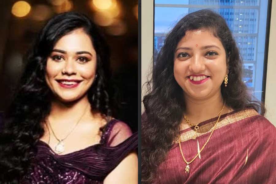 (বাঁ দিকে) দূর্বা রায়চৌধুরী এবং রিয়া রায়চৌধুরী (ডান দিকে)।