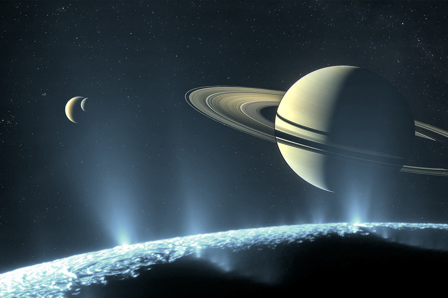 টাইটানের বায়ুমণ্ডলের দ্বিতীয় রহস্যময় গ্যাসটি হল মিথেন। মহাকাশ বিজ্ঞানীদের অনুমান, গত তিন কোটি বছর ধরে সূর্যালোকের সঙ্গে ক্রমাগত বিক্রিয়া করে চলেছে ওই মিথেন গ্যাস। এতে শনির এই চাঁদে মিথেন ফুরিয়ে যাওয়ার কথা। কিন্তু আশ্চর্যজনক ব্যাপার হল, সেটা মোটেই হচ্ছে না। উল্টে ক্রমাগত মিথেন বেড়ে চলেছে টাইটানে।