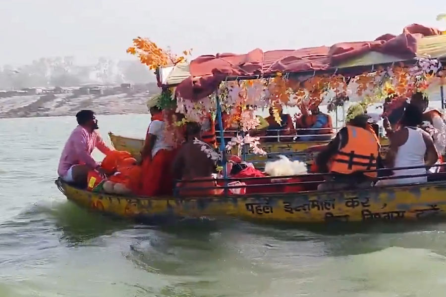 Controversy sparks after Ram Temple chief priest Acharya Satyendra Das given 'Jal Samadhi' in Saryu river of Ayodhya  dgtl