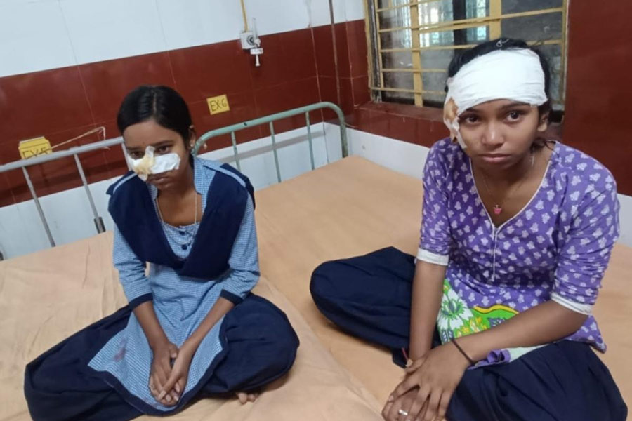Madhyamik students were injured while travelling due to auto-toto conflicts in Basirhat