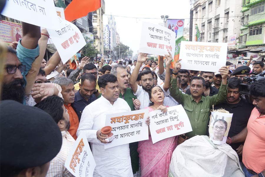 Day before Suvendu’s rally, Sukanta hits Kolkata street, Blocks road to protest Mamata’s ‘Mrityu-Kumbh’ comment