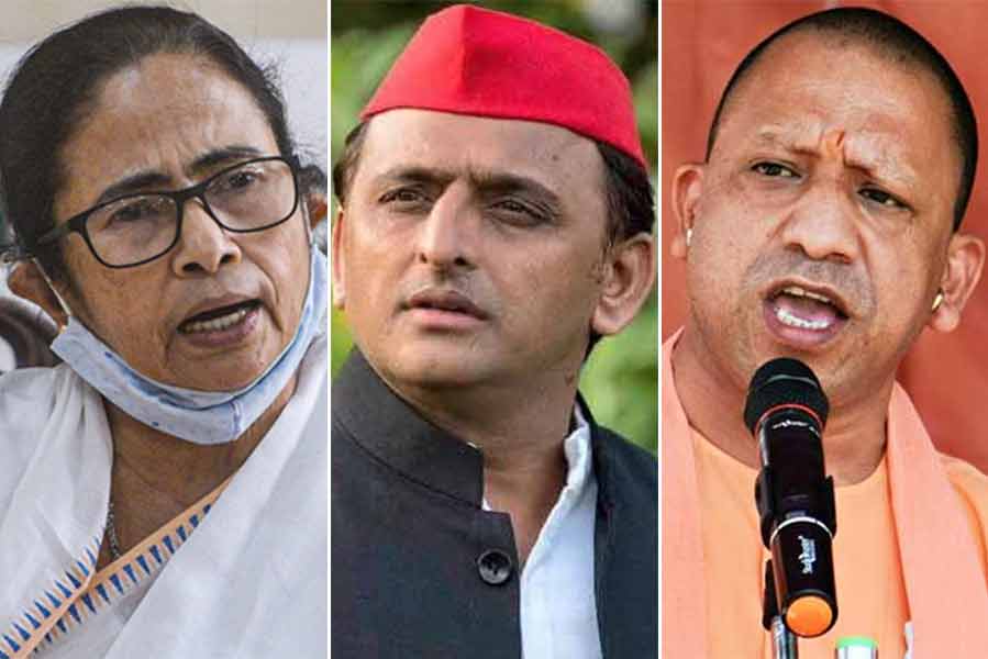 (বাঁ দিকে) মমতা বন্দ্যোপাধ্যায়। অখিলেশ যাদব (মাঝে)। যোগী আদিত্যনাথ (ডান দিকে)।