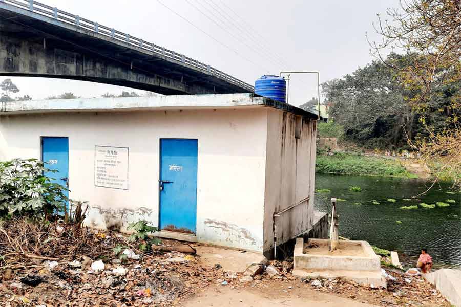 questions after many government toilets are lying abandoned at Ranaghat